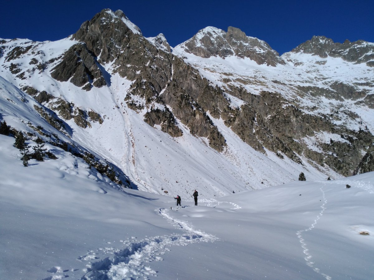 Esta mañana en el <a href="/BalneaPanticosa/">Balneario Panticosa</a> en los Ibones de Ordicuso a 2090m! Último día del programa de <a href="/Muntania/">ᴍᴜɴᴛᴀɴɪᴀ ᴏᴜᴛᴅᴏᴏʀs</a> en el <a href="/Valletena/">Valle de Tena</a> #raquetasdenieve