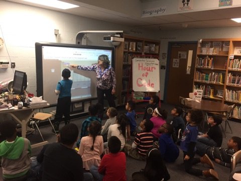 Cre8tiveLib's tweet photo. @FlowerHillMedia 1st graders excited to participate in #hourofcode for #CSWeekMCPS https://t.co/5HmiZIFCAL