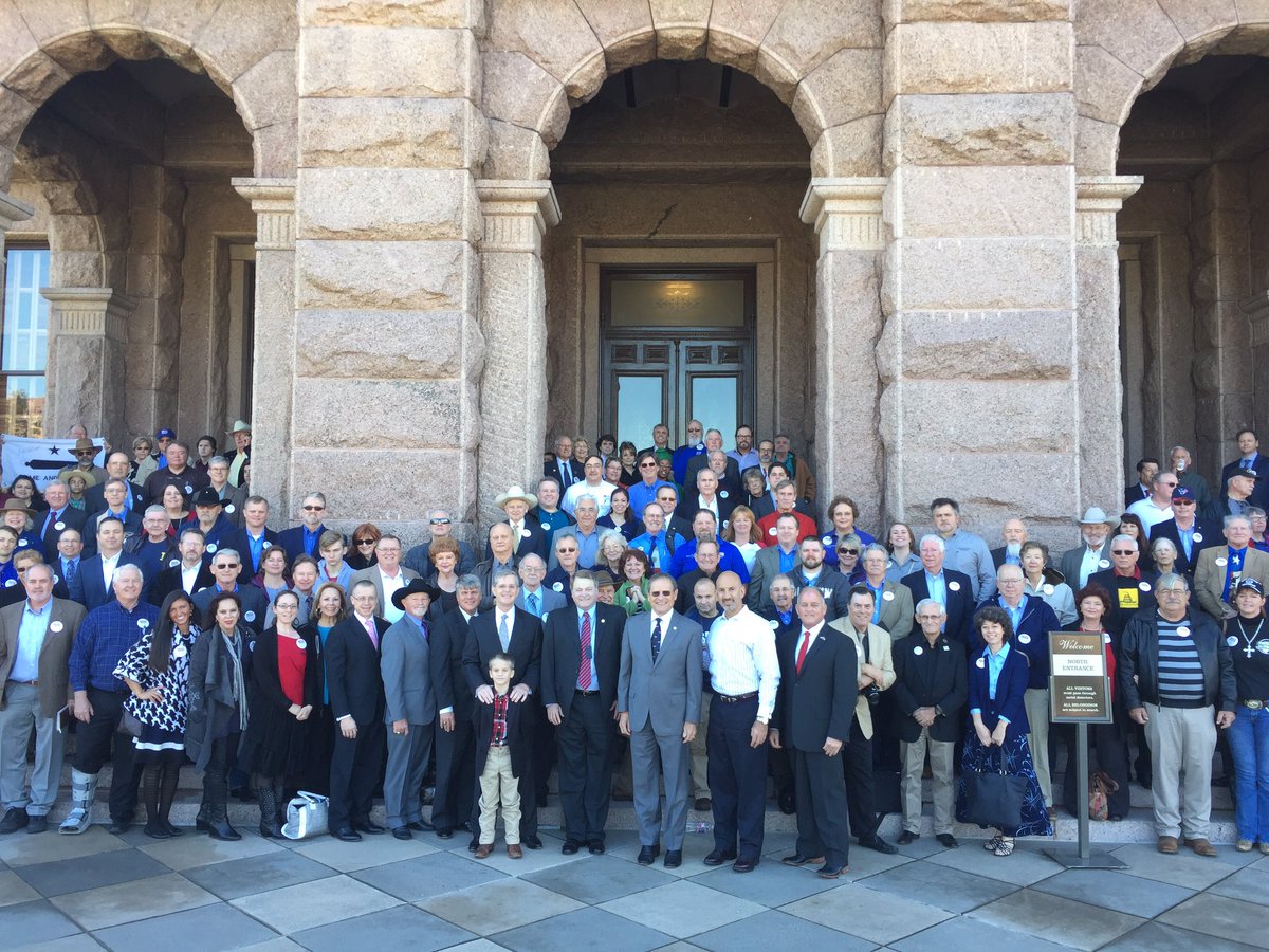 Gathered w/hundreds of grassroots Texans for the filing of #CoventionOfStates—SJR 2/HJR 39 & SB 21/HB 506. #txlege