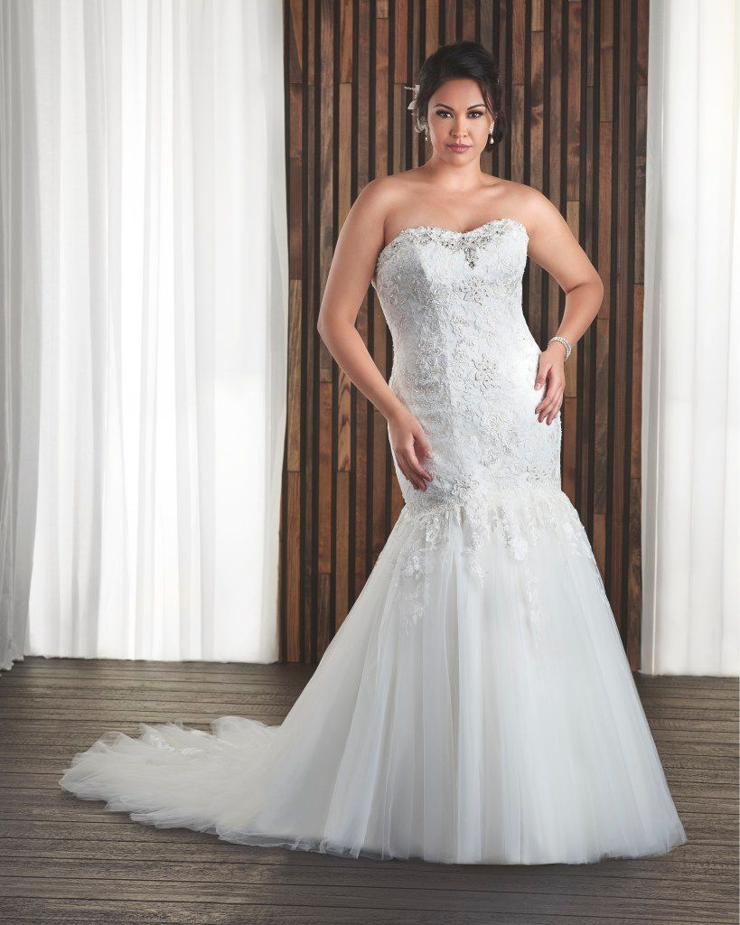It's competition time! This gorgeous <a href="/bonnybridalEU/">Bonny Bridal Europe</a> wedding dress could be yours! buff.ly/2gXldZ4 #plussizebrie