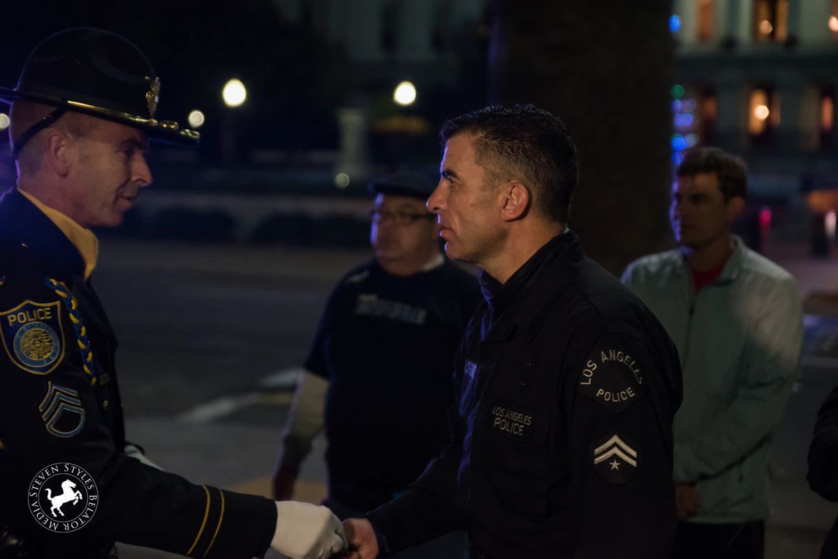 StevenStyles101's tweet photo. Project Endure midnight at #California Capitol from #LA 2 #sacramento #projectendure #LAPD @LAPPL #sacpd #news #cops https://t.co/sl34S1QRRl https://t.co/MszNU7wITr