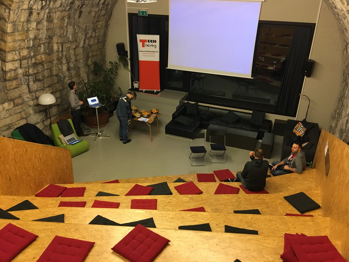 TechTuesday_CH's tweet image. We are ready for today’s #TechTuesday with @nicholasheller and Yarif from Google speaking about Bots &amp;amp; Virtual Assistants!