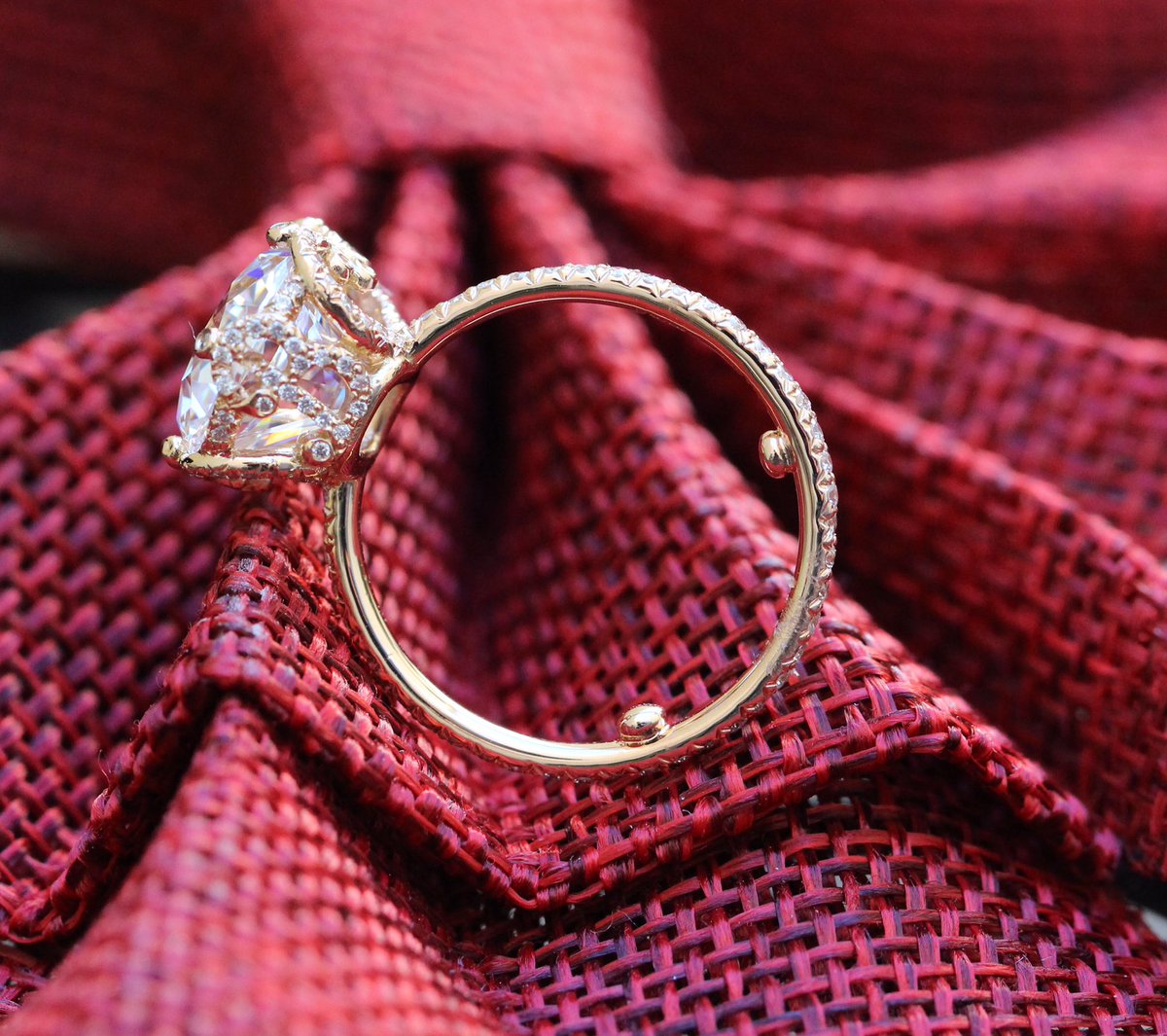 EricaCourtneyLA's tweet photo. Someone was very good this year ❤️️ #gorgeousandengaged #ericacourtney https://t.co/TWvtrt6LgA