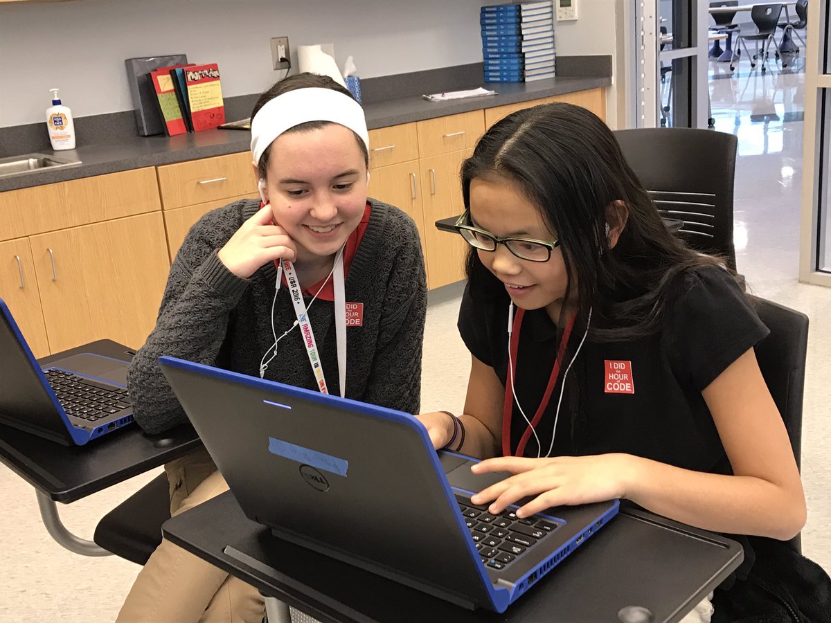 bethbarwick's tweet photo. Problem solving together #HourofCode #pjfmsprograms https://t.co/ZZOk5WpUgX