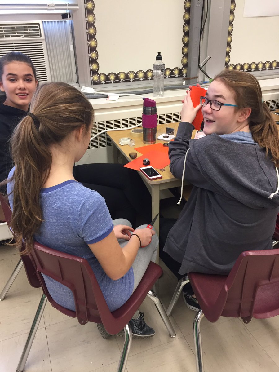 DocMegPJ's tweet photo. Making Ozobots into Hermit Crabs to explore ecosystems @tvdsb #Riversideps https://t.co/iBFBEOgJ1N