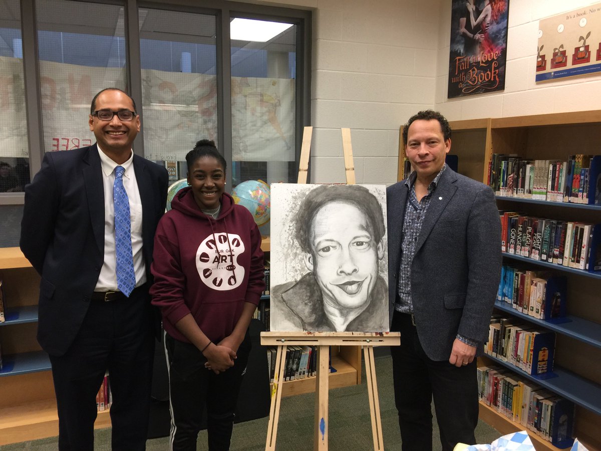 YRDSB's tweet photo. Thank you to author & social justice advocate Lawrence Hill for visiting #BurOakSS today! ๐ท with Director Parappally & Gr 12 student Marlee https://t.co/1mvI3RvjqZ