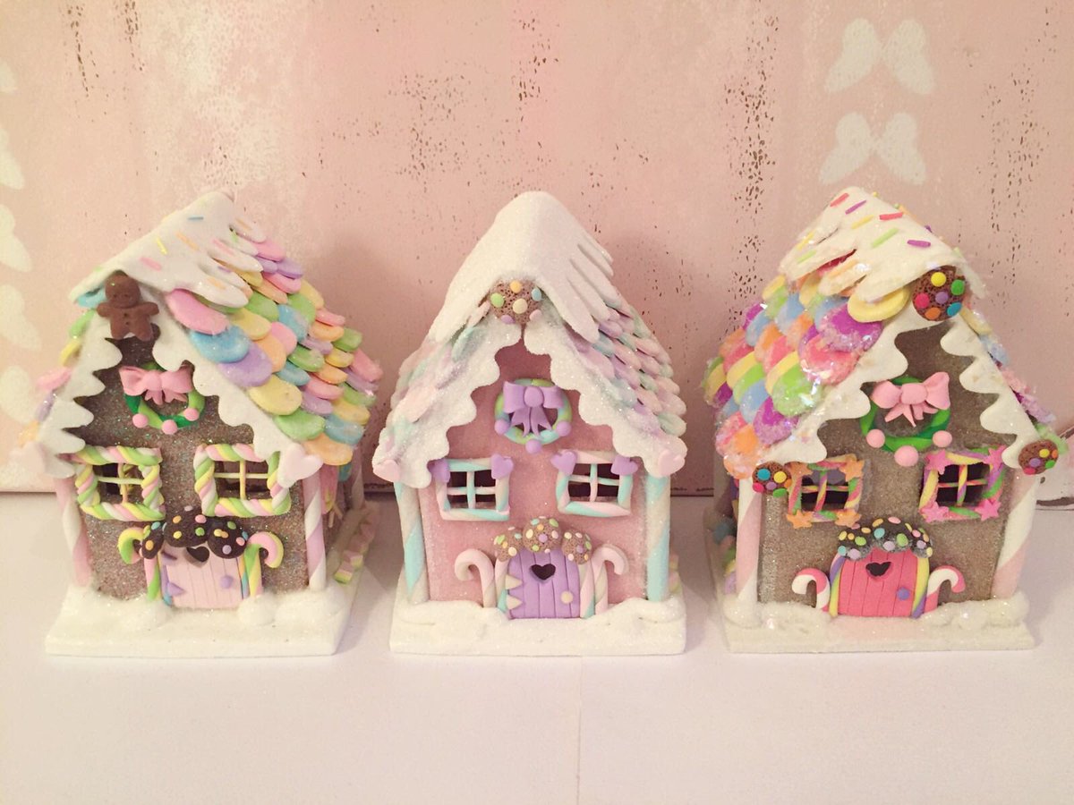 TildaLovesTeddy's tweet photo. Our little Gingerbread village 💕 Love making these gorgeous Christmas Gingersnap Hollow Lanterns 🎄#tildalovesteddy #gingerbreadhouse https://t.co/nr8PSx3YSJ