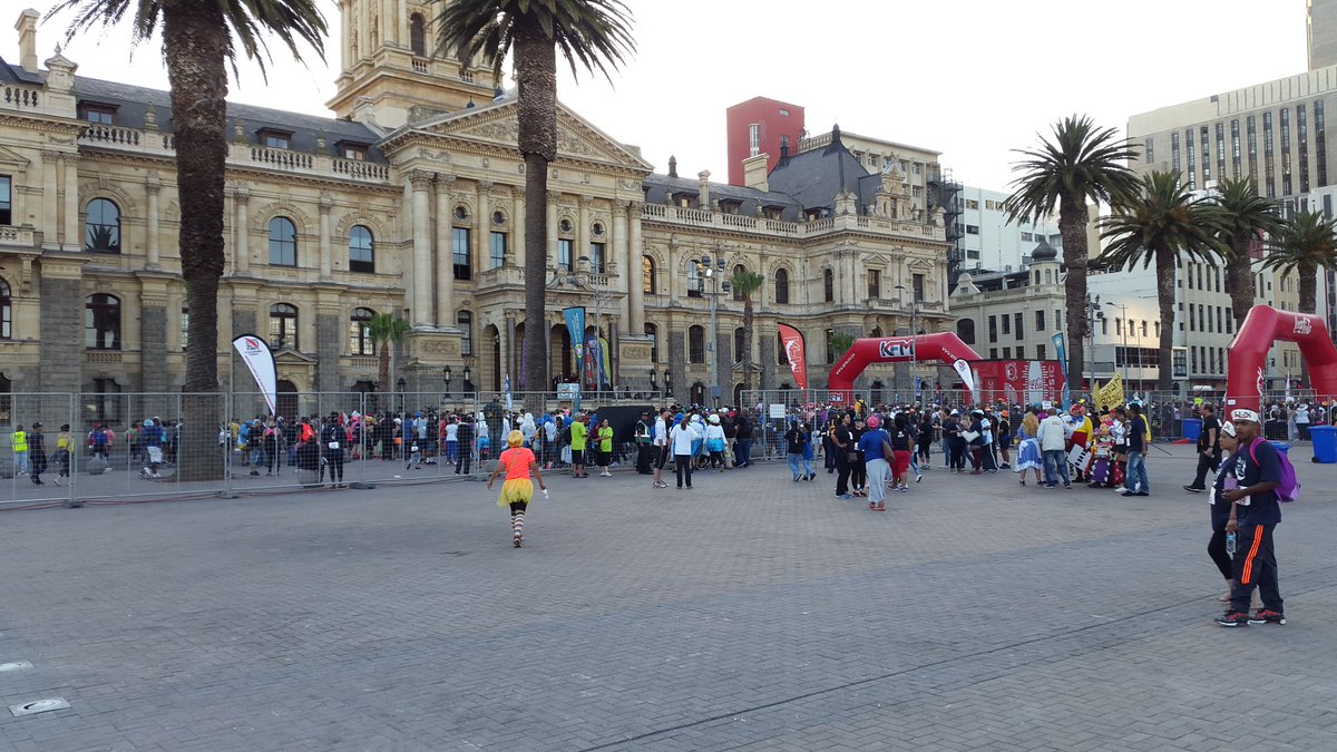 TimThabethe's tweet photo. #KFMNights Out & About today for #TwilightRun2016. Few pics from earlier. Great gees. Awesome atmosphere. Big party planned #KFMLovesSummer https://t.co/VBFsOnwMiJ
