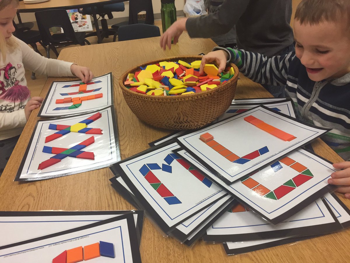 K2Wellesley's tweet photo. Working on letters and shapes this afternoon in K2. 🔵◻️🔶🅰️🅱️@wrdsb https://t.co/NaIxXebDIc