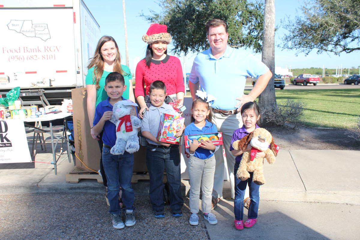 foodbankrgv's tweet photo. #ShareYourChristmas this Thursday at @HEB Shary @heb #Brownsville Paredes &amp; @kgbt from 9am-6:30pm! #SYC2016 #RGV #Mission https://t.co/3SeGKJaYFP