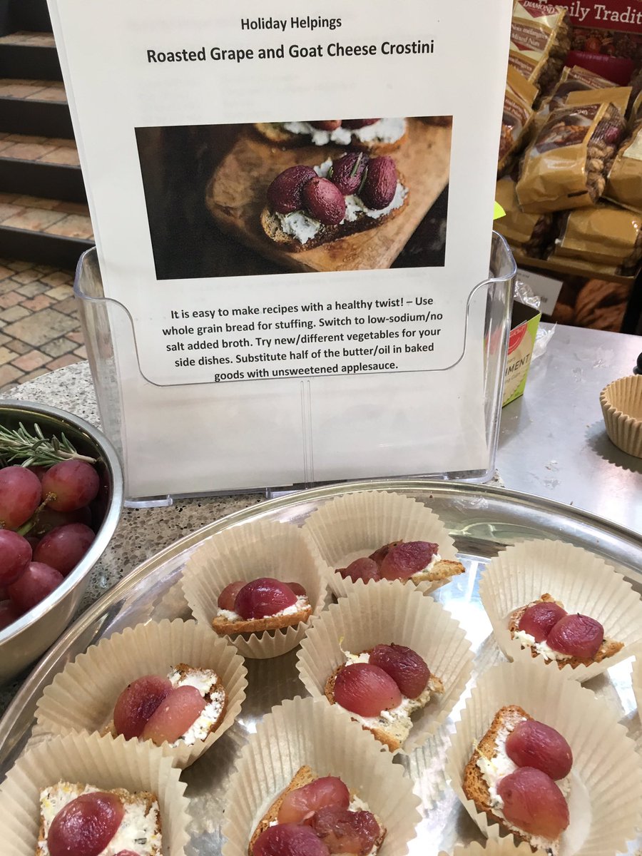 MicahGtwEATs's tweet photo. Change up your holiday apps w Roasted ๐ & goat cheese crostini #lcldietitian #ToastToTheHost @loblawson https://t.co/NkGoqnaPIw