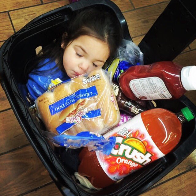 CadyHuffman's tweet photo. grocery stores are smaller in #Manhattan #kidsofnyc https://t.co/egVwImQRLa