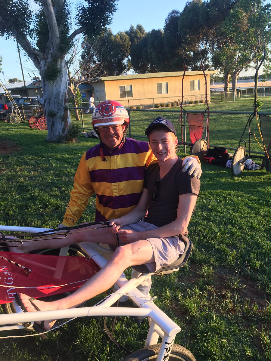 ChrisAlford5000's tweet photo. Found a new driver if he wants to switch codes at swan hill trots @HTCoffey https://t.co/On5Wvyf61s