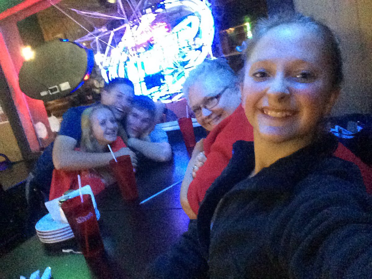 Luklearbomb1's tweet photo. @lexieee_n Happy birthday to my sister https://t.co/8d1E1aoXTr