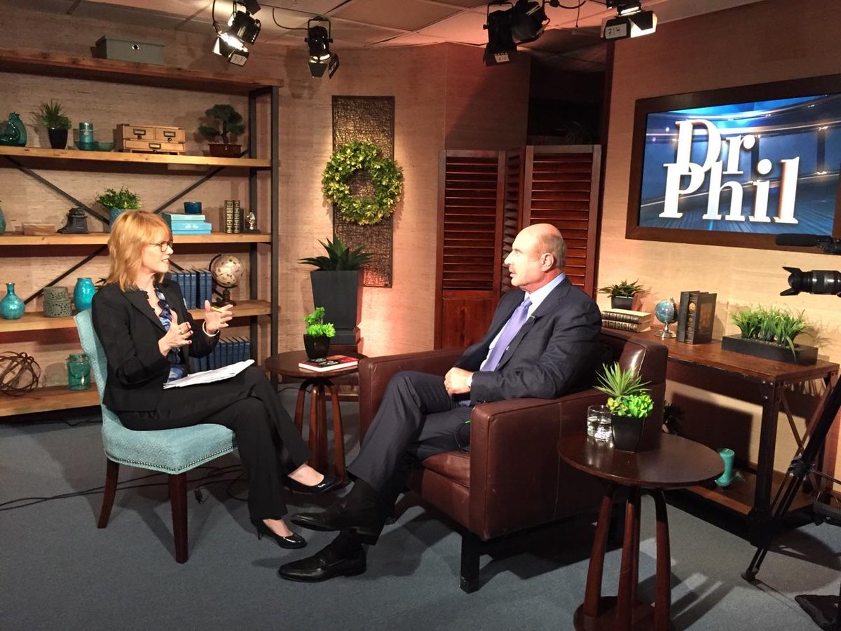 staceygualandi's tweet photo. Thank you @DrPhil! Talking #type2diabetes management & prevention #6rules #onitmovement Check out! @Lifescript https://t.co/9f4zpj2SJq https://t.co/Gc5VlYv7fS