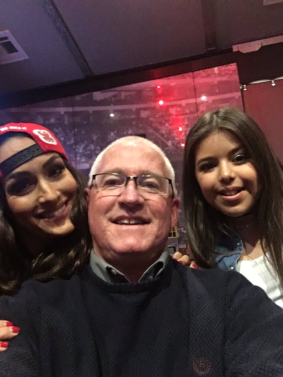 WWEArmstrong's tweet photo. Hangin' w/the ladies @PrincessSGB and @BellaTwins before #SmackDownLIVE here in Houston!!! @WWE #NikkiandSofia 😃 https://t.co/85afSCPkdz