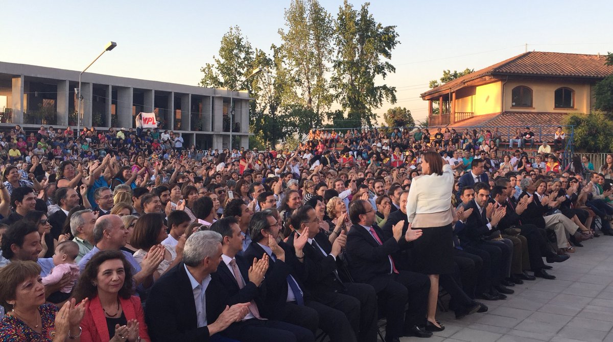 penalolen's tweet image. AHORA: Sigue en vivo ceremonia Asunción al Mando Alcaldesa y nuevo Concejo Municipal 2016-2020 acá youtube.com/channel/UCwXl6…