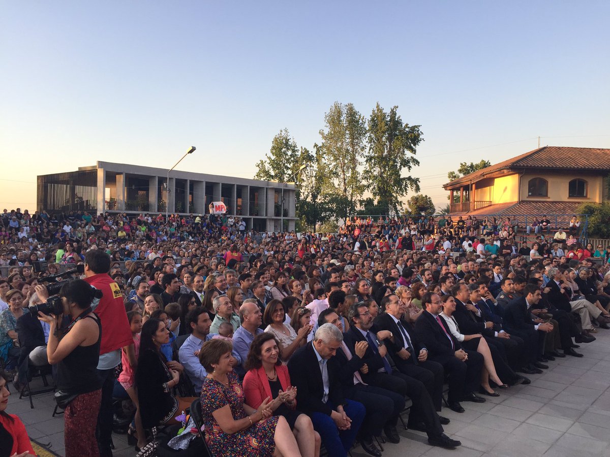 penalolen's tweet image. AHORA: Sigue en vivo ceremonia Asunción al Mando Alcaldesa y nuevo Concejo Municipal 2016-2020 acá youtube.com/channel/UCwXl6…