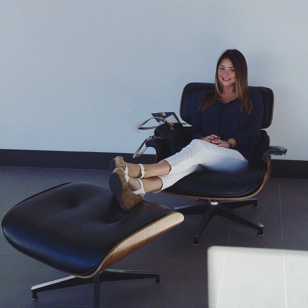 rexalynnwalberg's tweet image. When people test your patience, stay calm and smile! Woosah woosah woosah!#GOLIATHCOMPANY  #HermanMiller #EamesLoungeChair #InMyWildestEames