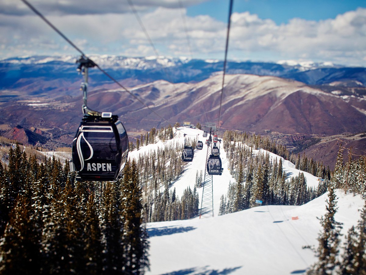 passportclique's tweet photo. 20 ski resorts you should visit this winter https://t.co/remhMNu3cW #TravelerRCA https://t.co/NuUg8jFkiO