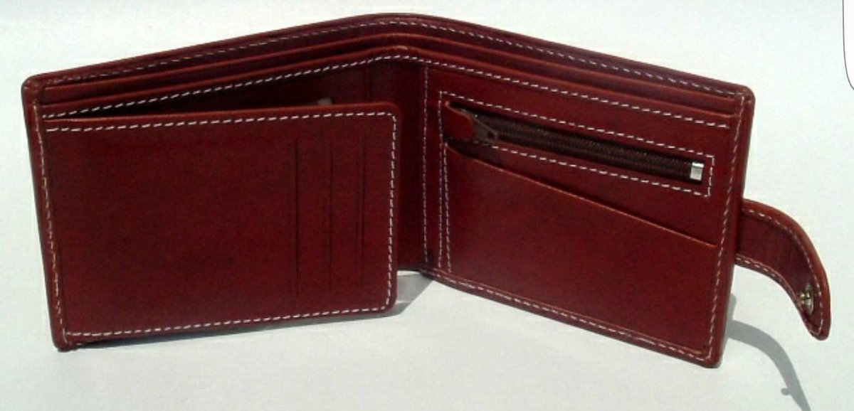 السؤال:
ليش نسميها محفظة فلوس
وهي ماتحفظ فلوسنا ؟$؟
يجينا نصف الشهر وحنا مطفرين