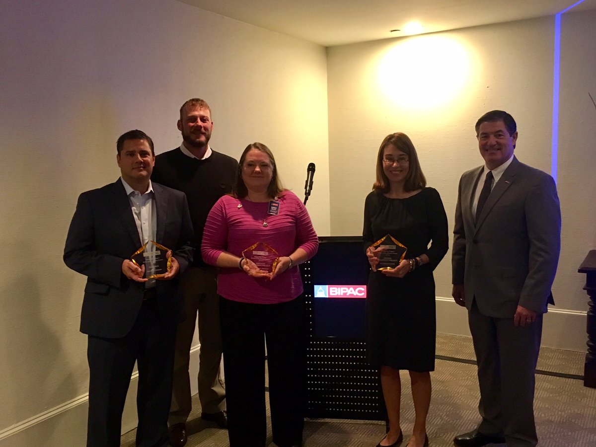 OBIOregon's tweet photo. Associated Oregon Industries' Betsy Earls, 2nd from right, accepts a #BIPAC Communications Achievement Award for Oregon Prosperity Project. https://t.co/nsZOvnVS0O