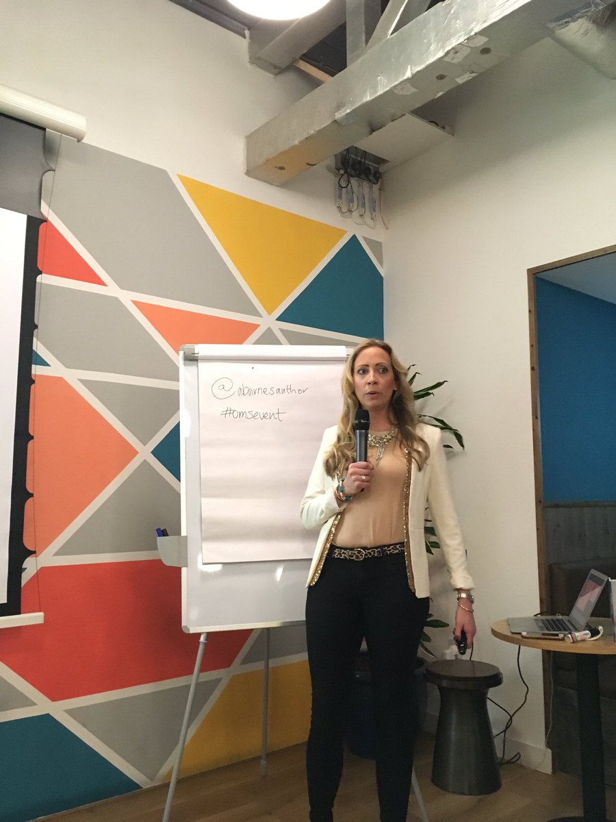 thesuparnaway's tweet photo. Online Marketing Strategy for us entrepreneurs by @abarnesauthor #omsevent #nailingit https://t.co/hZKnnkqZaj