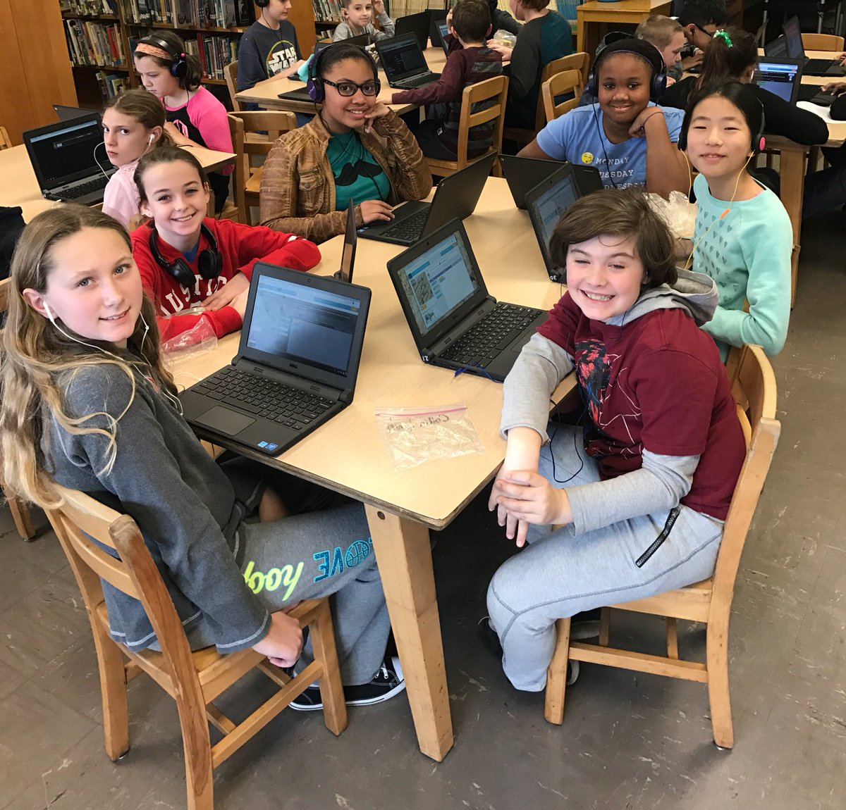 Fishkill_Lib's tweet image. Hour of Code with Mr. Gertler's 5th Graders! #hourofcode #WCSDCodes16 @FishkillFrogs @WCSDEmpowers