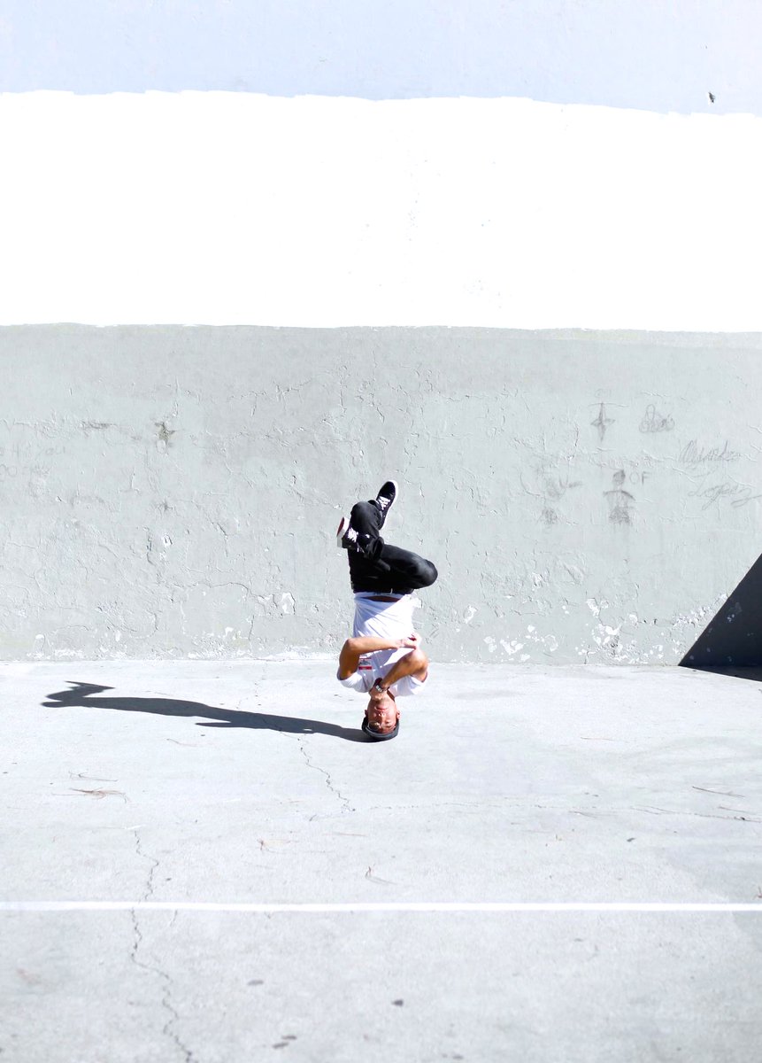 VictorQuest's tweet image. hm..