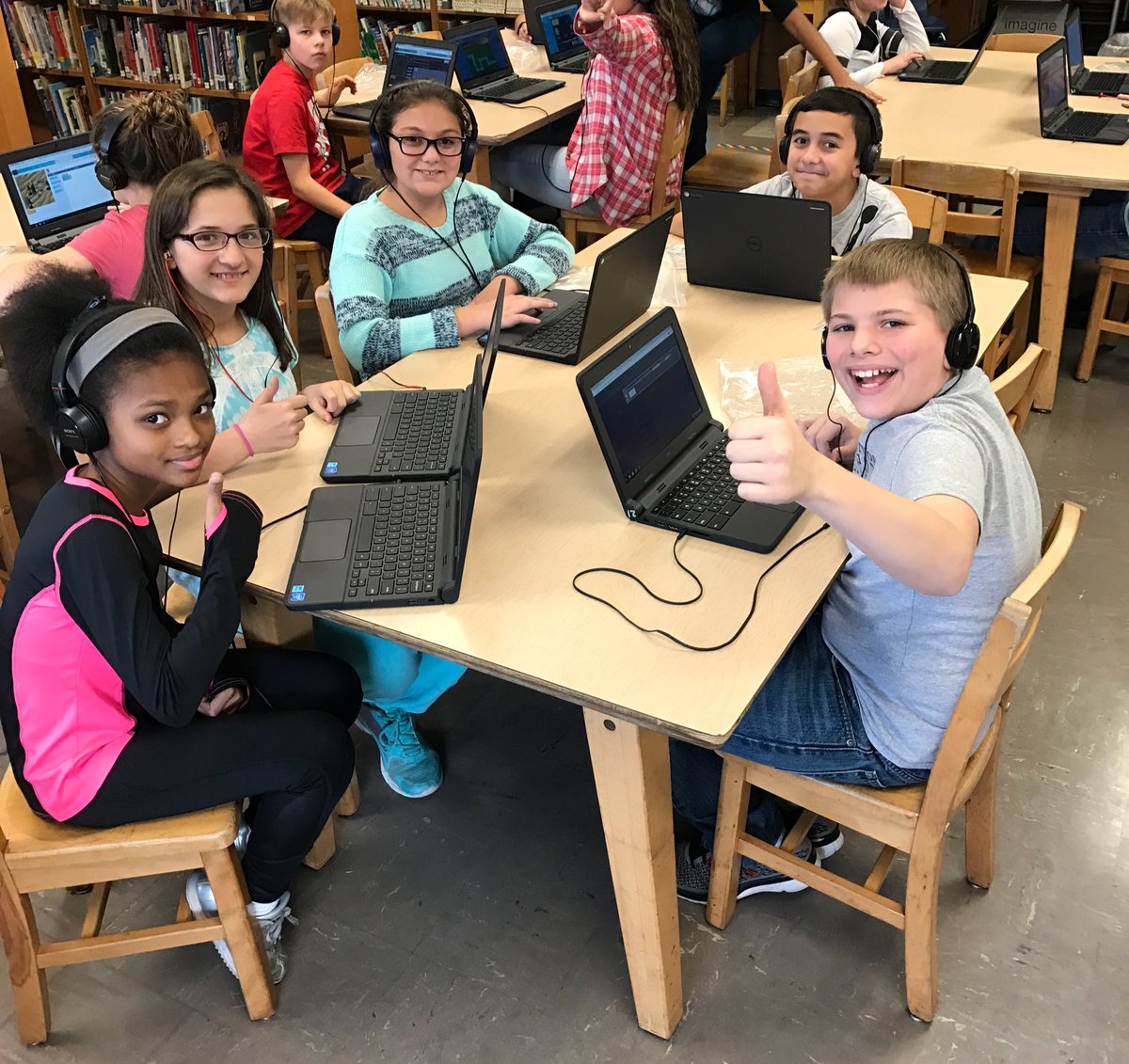 Fishkill_Lib's tweet image. Hour of Code with Mrs. Kubicek's 6th Graders! #hourofcode #WCSDCodes16 @FishkillFrogs @WCSDEmpowers