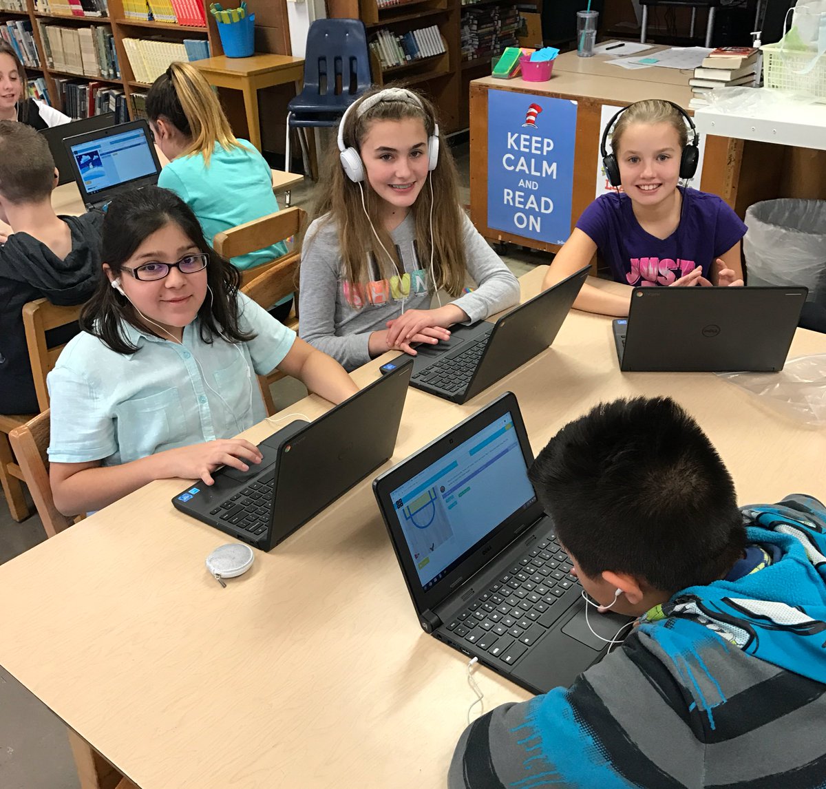 Fishkill_Lib's tweet image. Hour of Code with Mrs. Kubicek's 6th Graders! #hourofcode #WCSDCodes16 @FishkillFrogs @WCSDEmpowers