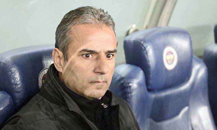 nowsportr's tweet photo. Gaziantepspor taraftarı tesisleri bastı. Tesislerden çıkamayan teknik direktör İsmail Kartal, polis eşliğinde evine gitti. https://t.co/Zm2xw8HnsJ