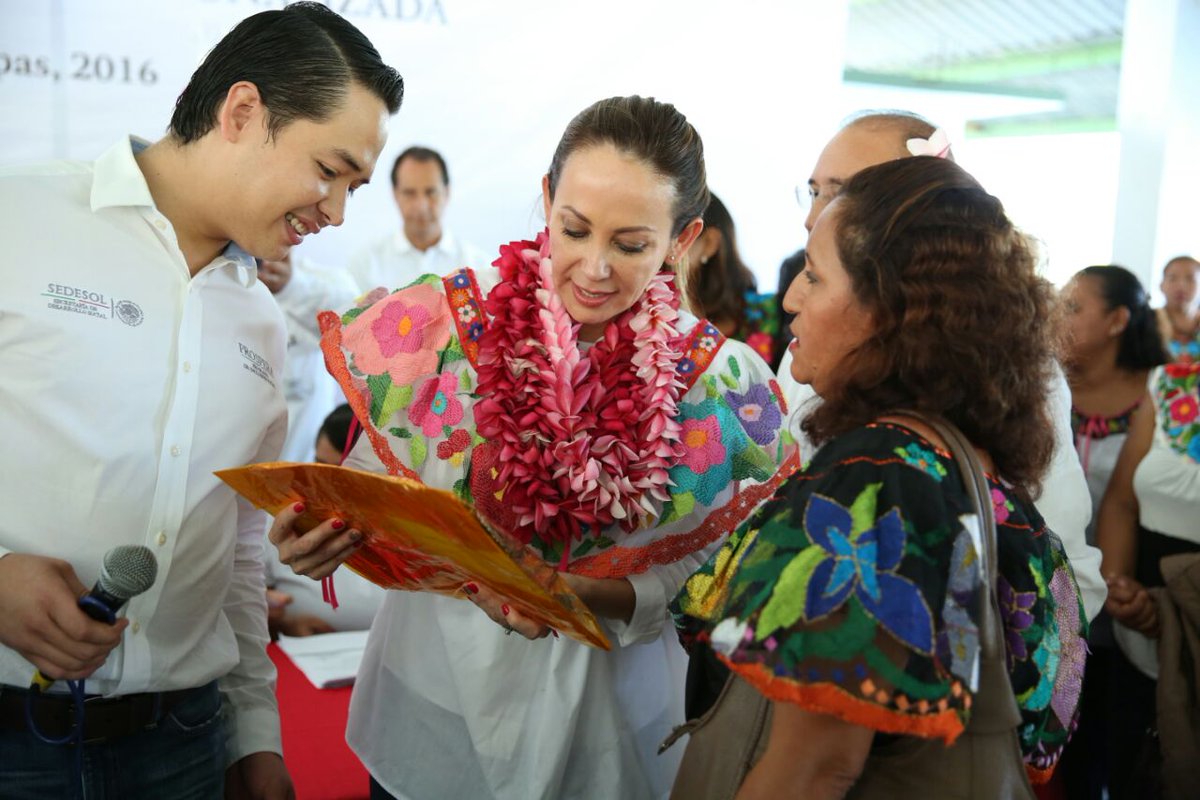 paula_hdz's tweet photo. Agradezco las atenciones de #MujeresProspera de Chiapa de Corzo https://t.co/8tujLeFLRo
