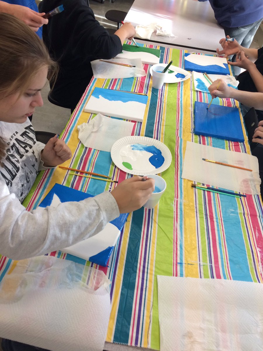 mrslolson's tweet photo. #ARIncentive high school students painting! https://t.co/JT4UdJLrUX