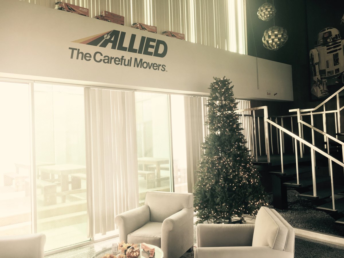 BHTransfer's tweet image. The tree is up! Thanks to Record Storage Foreman Jorge Avila for setting it up today. Happy holidays from the Beverly Hills Transfer family!