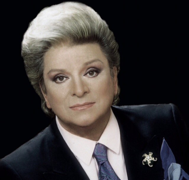 Bugün yaşasaydı 85 yaşında olacaktı sanat güneşimiz.. Yeri dolmayacak sanatçımız Zeki Müren'i, doğum gününde rahmetle ve hasretle anıyoruz..