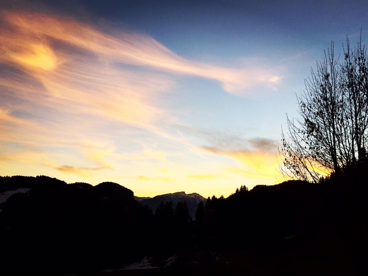 Pretty sunset over LesGets tonight! 💙💗💛 #Follow us on #Instagram for more... instagram.com/p/BNsBRg_DYQ-/