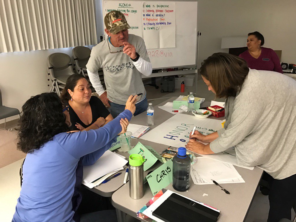 wmpccsvp's tweet photo. WMS teachers engaged in culturally relevant teaching at AVID training. #AVID #paniolopride https://t.co/HrieC3yGSQ