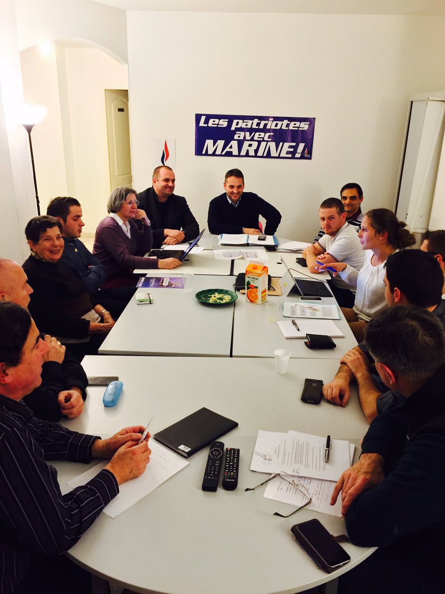 alexisjollyrn's tweet photo. Le bureau élargit du #FN38 réunit ce soir pour faire le point et préparer l'élection de @MLP_officiel en 2017 #Marine2017 #FN https://t.co/wJwj5qhMoR