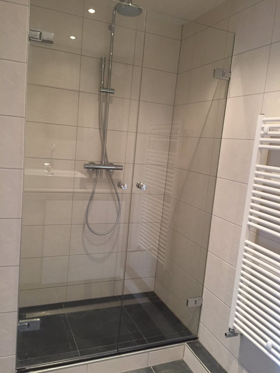 Bakker23Rob's tweet photo. Badkamer gerenoveerd #mapei #recer #grohe https://t.co/oJ8oZqAWur