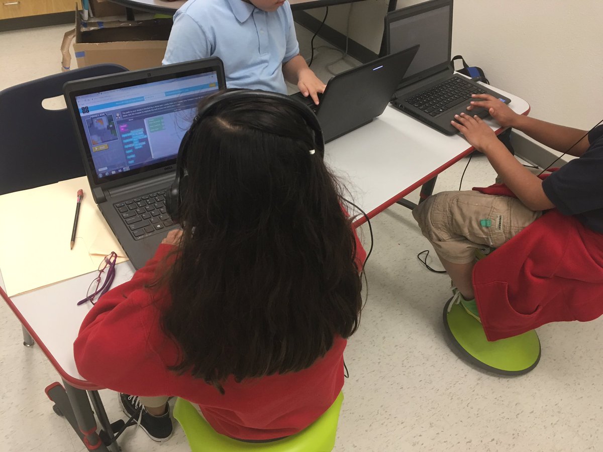 MsHarrisGT's tweet image. Future computer programmers. #HourofCode #weTeach_cs #bisdgt #westbirdville