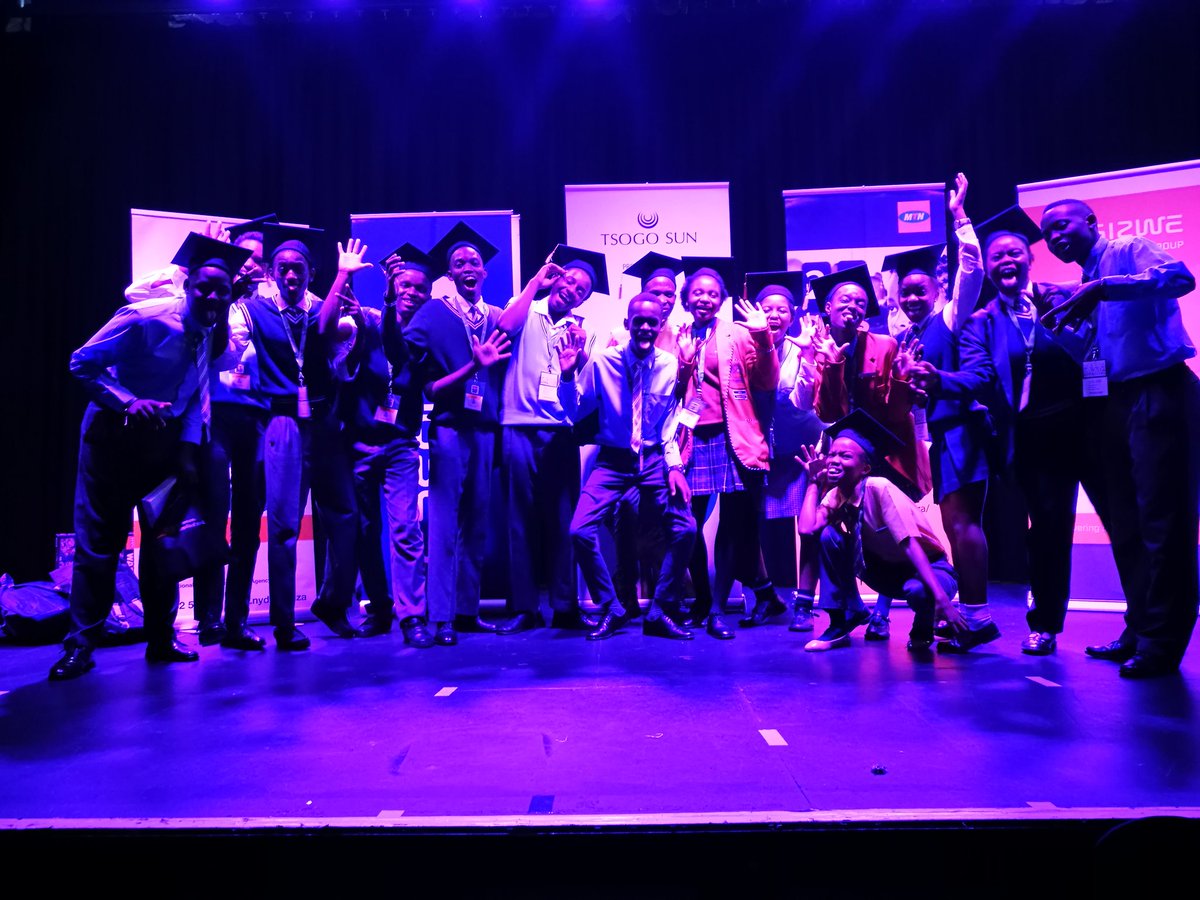 Geekulcha's tweet photo. Crazy picture with the @primestarsSA #StepUpAwards2016 Finalist https://t.co/i1hHzEMnRx