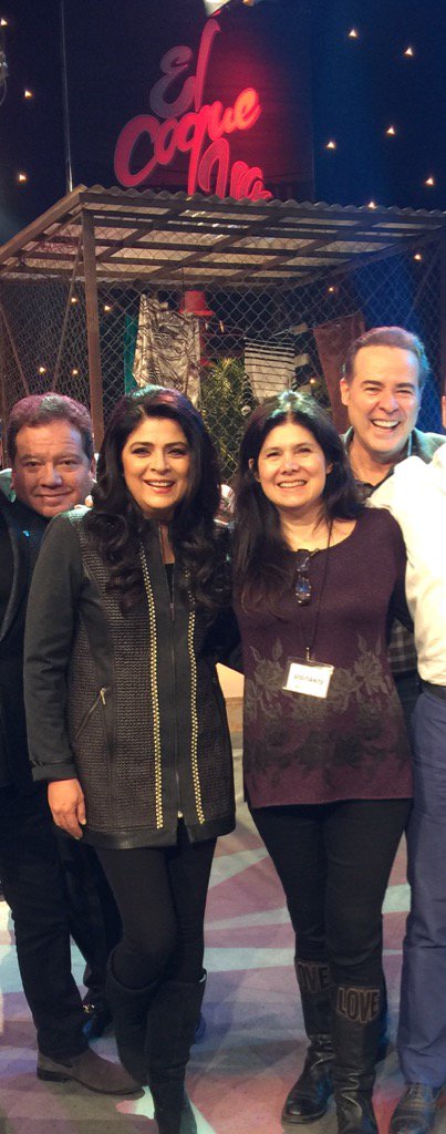 cascaruffo's tweet photo. Pero llegó a tiempo a La foto!!! @victoriaruffo31 @COQUEMUNIZ https://t.co/zFyFgmRDGm
