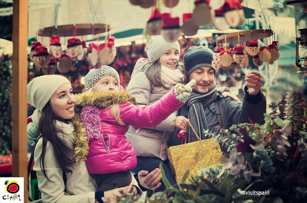 Spain_in_CH's tweet photo. Great lighting, busy streets, curious traditions… Have a different Christmas in Spain! https://t.co/aTObDN9Tha #ChristmasInSpain #VisitSpain https://t.co/m04al4r7ut