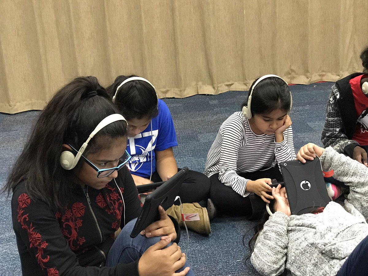 Levianne's tweet image. 5th grade @ElemFitzgerald participating in the #HourofCode for #CompSciEdWeek. @GirlsWhoCode #arlingtech