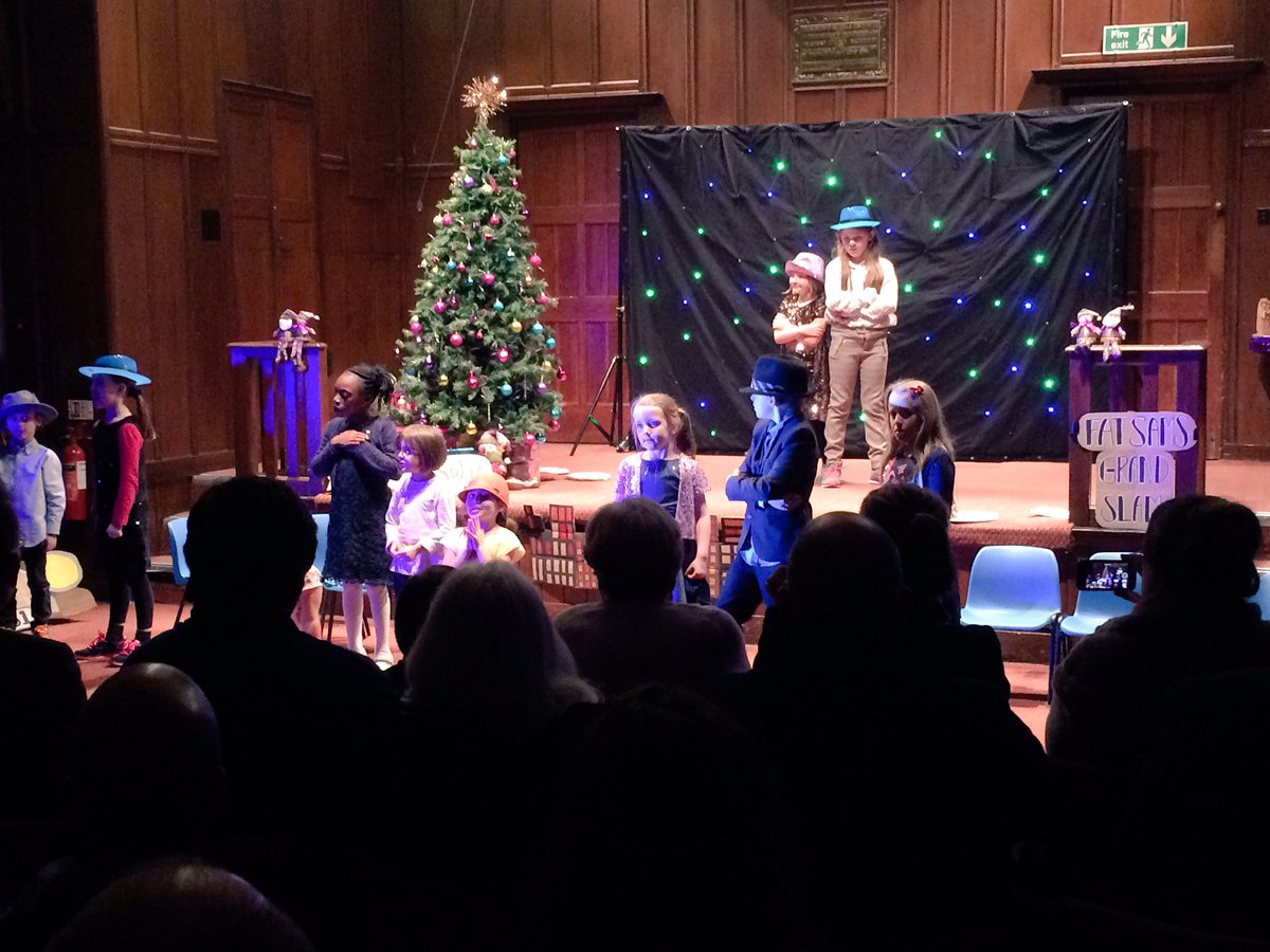 Honoured to be a part of <a href="/PlayersYoung/">The Young Players</a> show 'Bugsy Malone' tonight! So proud of everyone! #TheYoungPlayers #Young #Actors #BugsyMalone #Sing