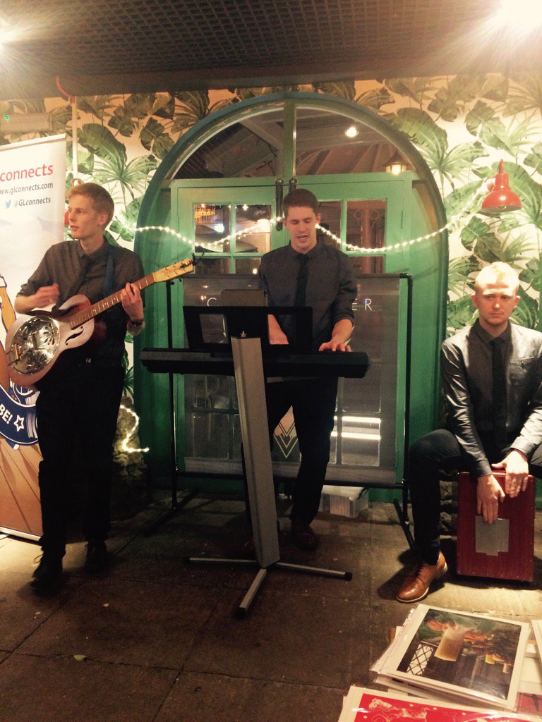 iconiccreative's tweet photo. Fab tunes from @ChasingDeerBand at @EalingBForum meeting @grangeealing #ealinghour https://t.co/QfXgj5ciMa