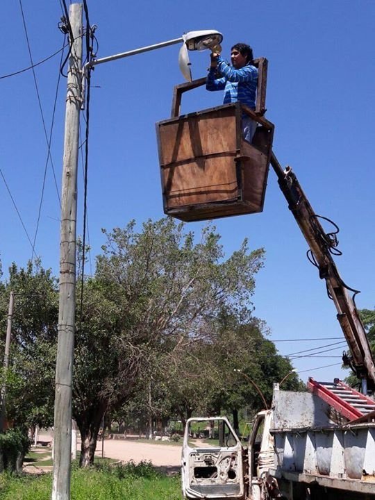 Mantenimiento del alumbrado público en barrio Virgen de Luján.