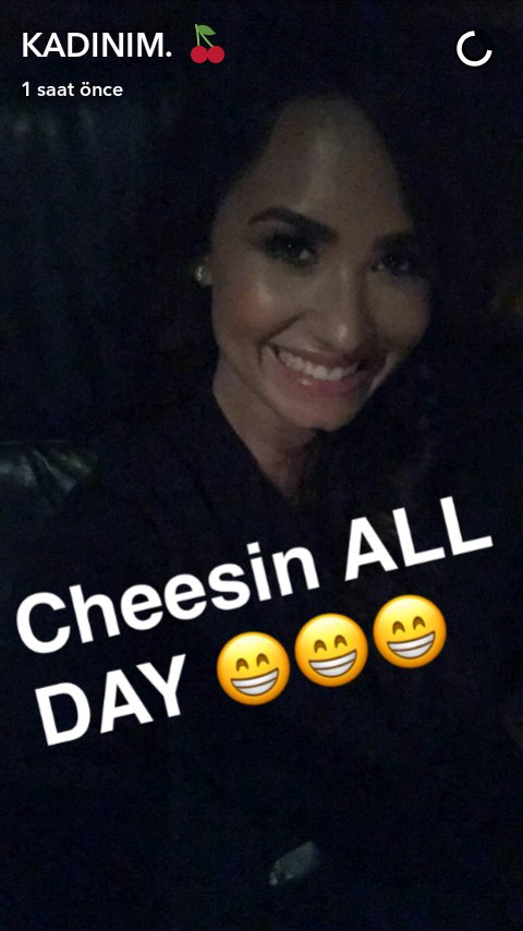 MutusY's tweet photo. Yayayayaya bu kadın beni öldürcek Abi taş mübarek tibe bak yaaa *-* @ddlovato https://t.co/3YYBi8QNnu