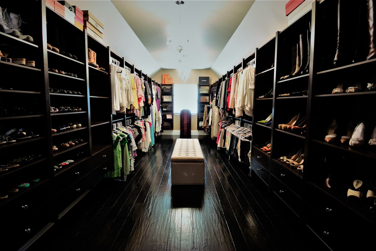 victoryclosets's tweet image. Here's a quick look at an absolutely massive #closet that we recently completed. What do you think? #HomeImprovement #VersatilityMatters